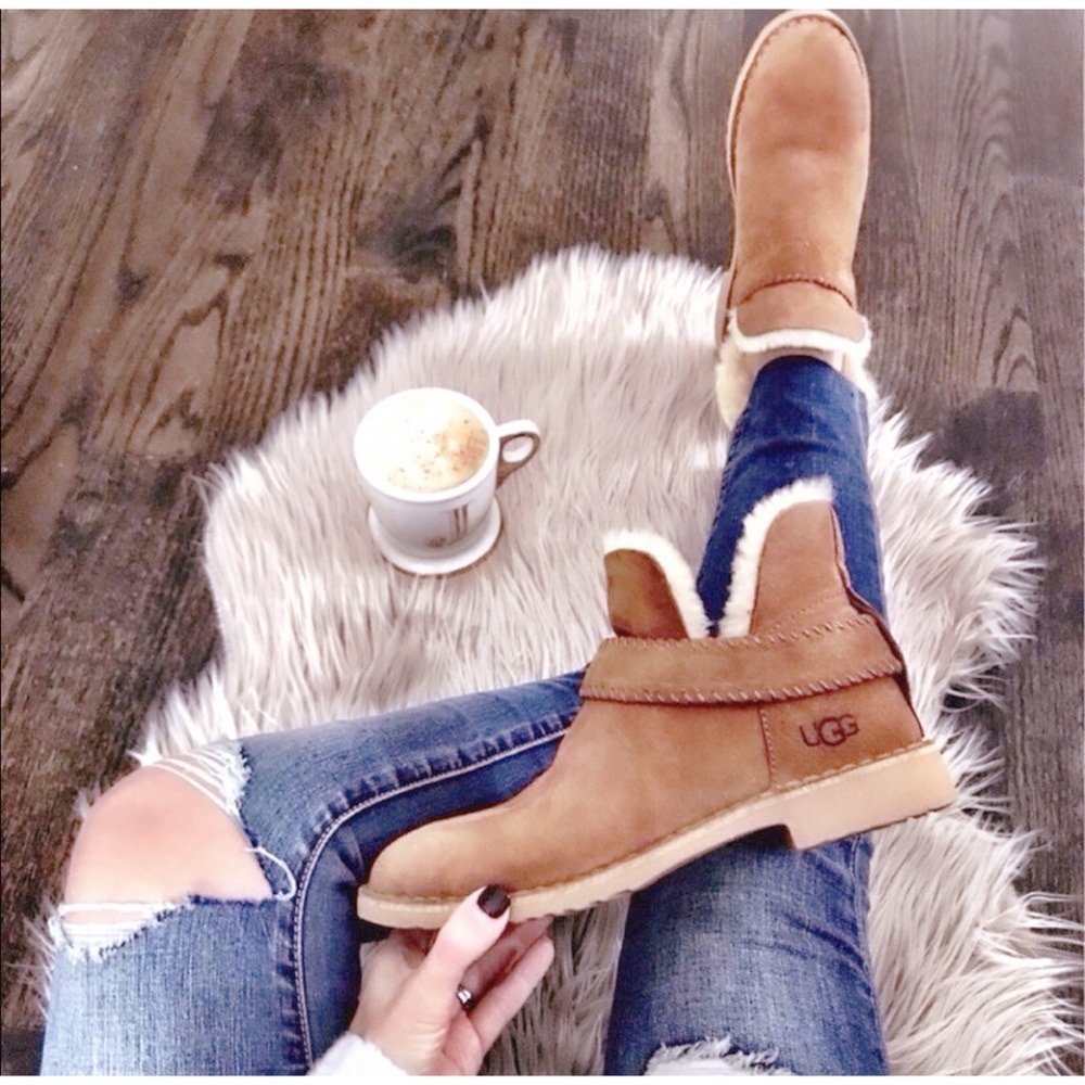 UGG Women's McKay Chelsea Boot in Chestnut Sheepskin Lining Size 7.5 NWOB
